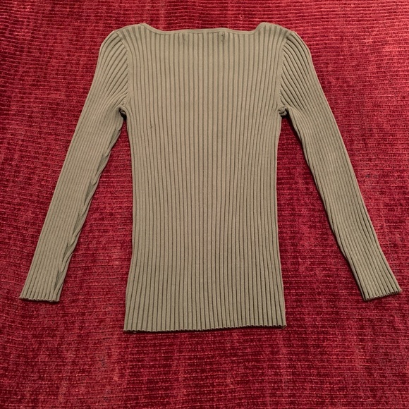 Long Sleeve Green Ribbed Top - Picture 3 of 16
